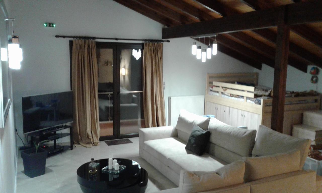 Villa Le Attique à Nea Iraklitsa Extérieur photo