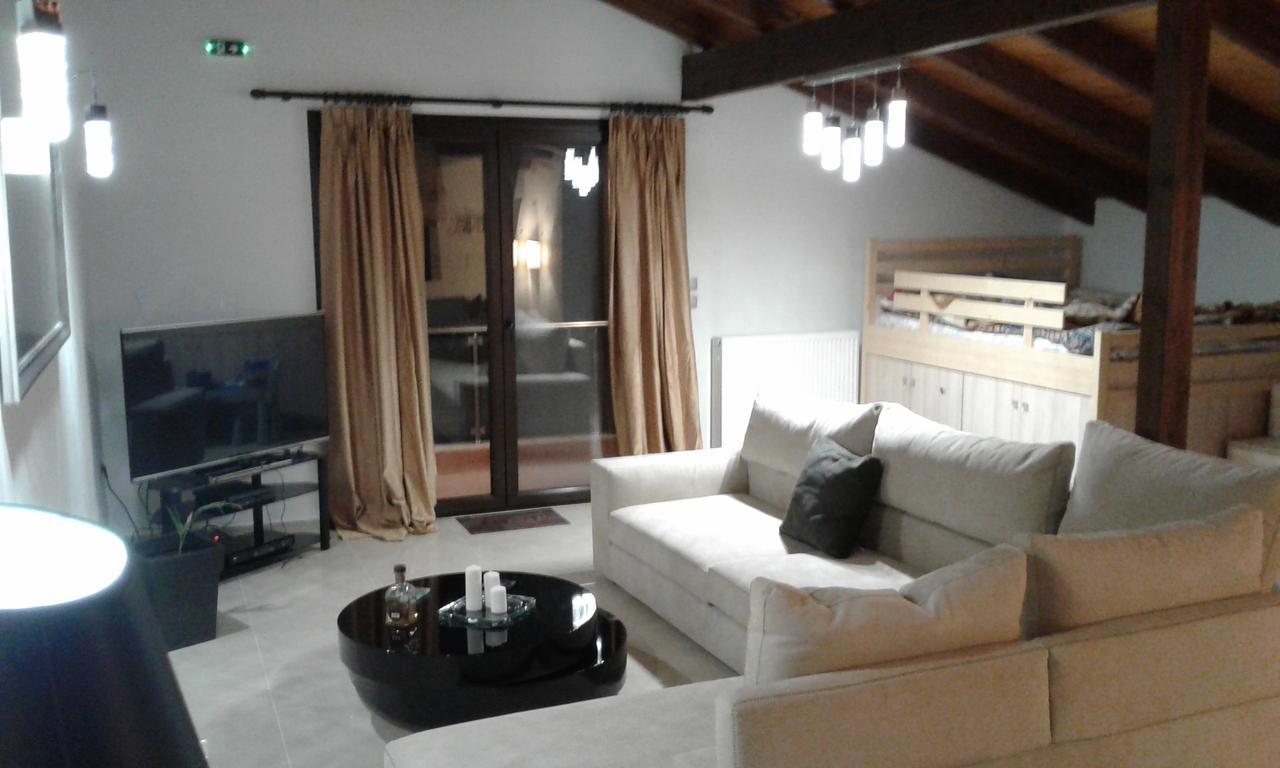 Villa Le Attique à Nea Iraklitsa Extérieur photo