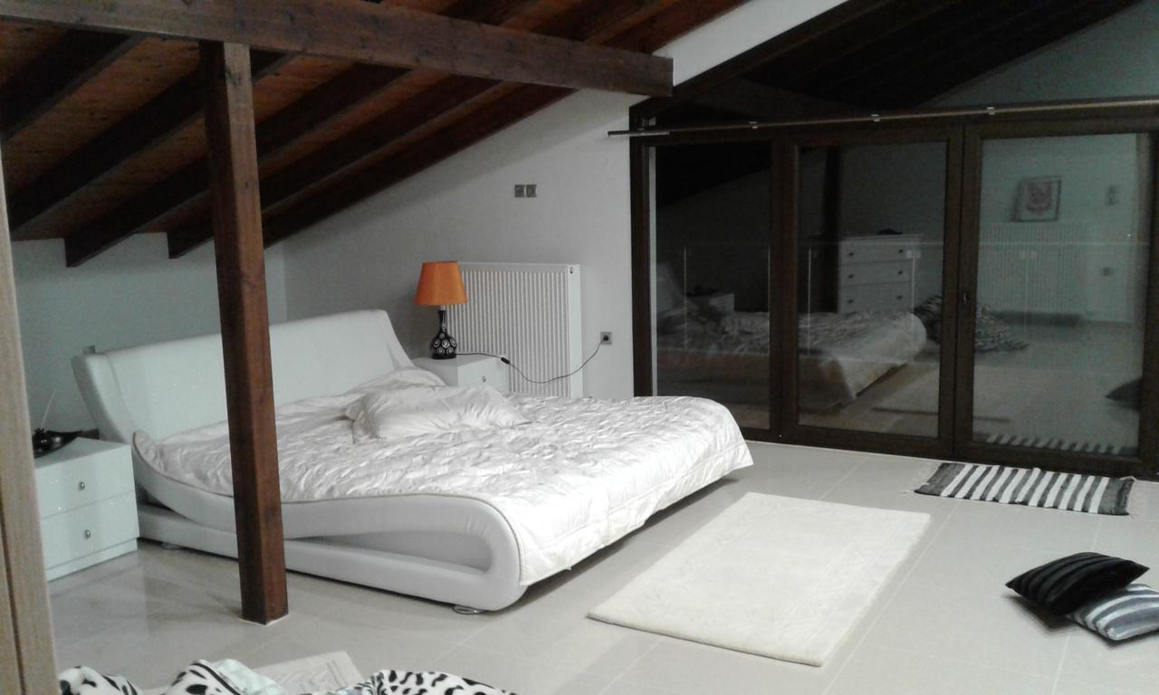 Villa Le Attique à Nea Iraklitsa Extérieur photo