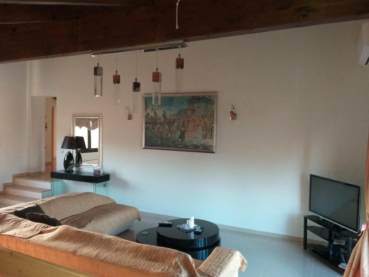 Villa Le Attique à Nea Iraklitsa Extérieur photo