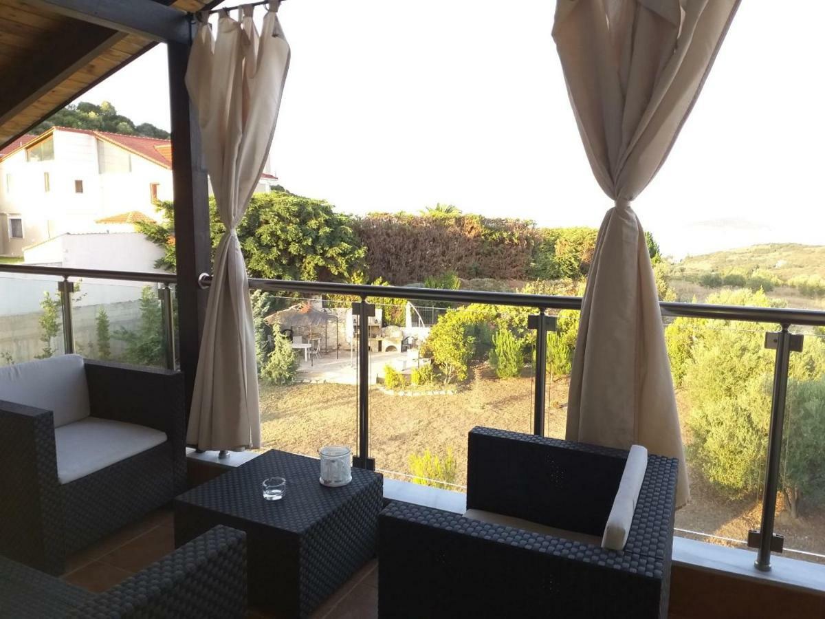 Villa Le Attique à Nea Iraklitsa Extérieur photo